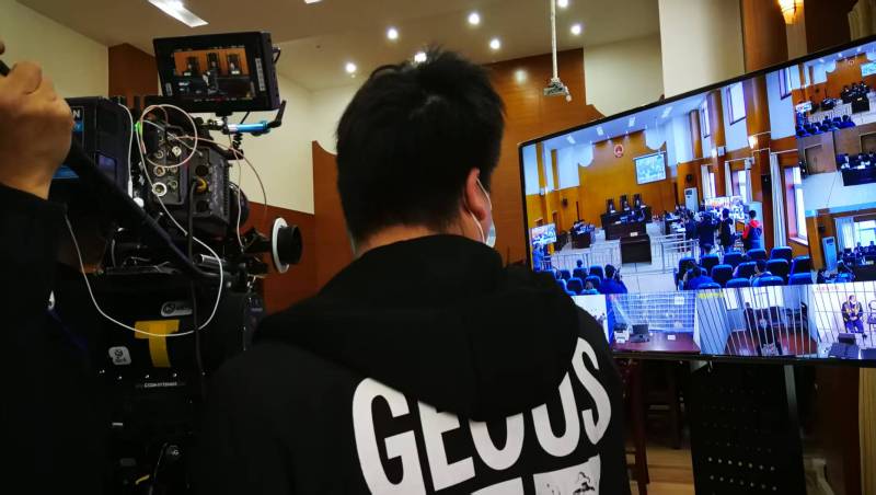 AI生成VS人工创意——恩施广告片拍摄公司的技术浪漫主义实践